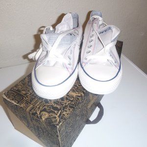 Vancle women canvas shoes Size is 8